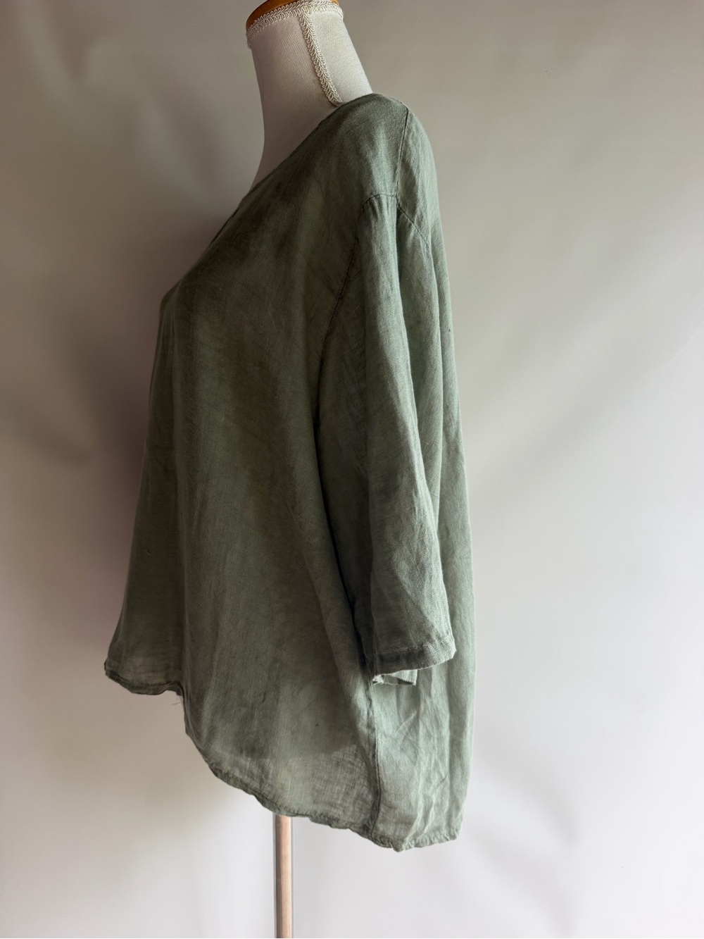 Italian Linen Button Back Top - O/S - Picture 4 of 6
